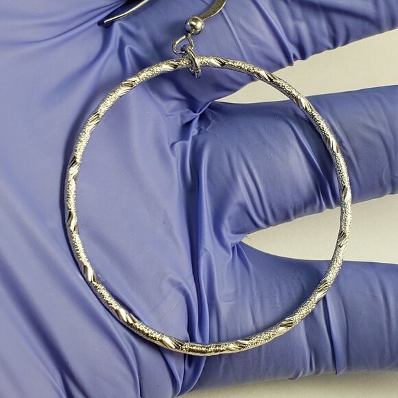 Women's Stylish Textured Design Silver tone Hoop Fishhook 2.5-inch Drop Earrings - Picture 5 of 9